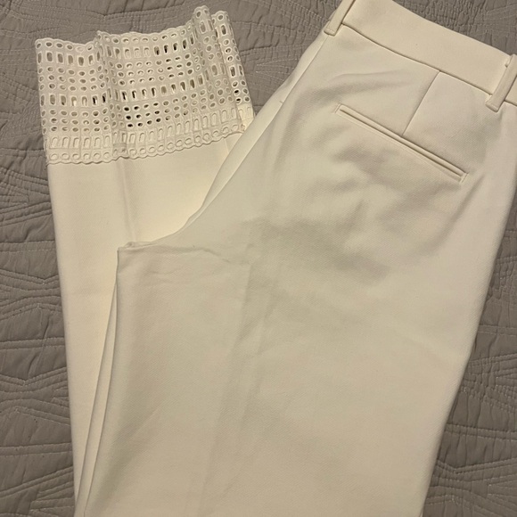 ANN TAYLOR WHITE PANTS WITH DETAIL SIZE 6. - Picture 6 of 14
